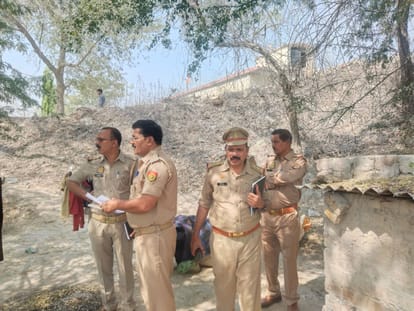 UP Crime: मां मांगती रही जिंदगी की भीख, नहीं पिघला हैवान बेटा; पत्थर से सिर कूचकर ले ली जान Mother killed by son her head crushed to with stone in sonbhadra