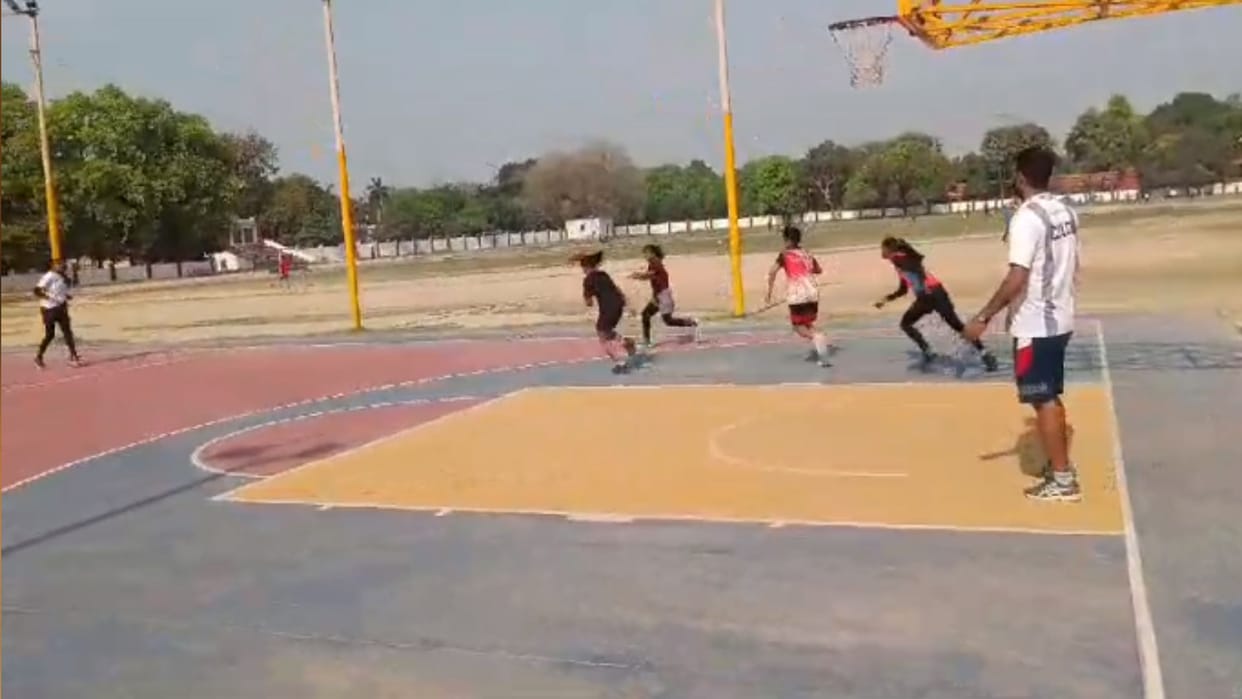 Varanasi 18 basketball players trained in UP College
