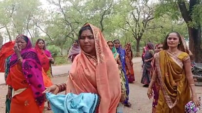 No road no vote people of tribal village boycotted voting in Lok Sabha elections in Kabirdham