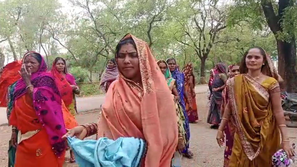 आदिवासी गांव के लोगों ने किया मतदान का बहिष्कार