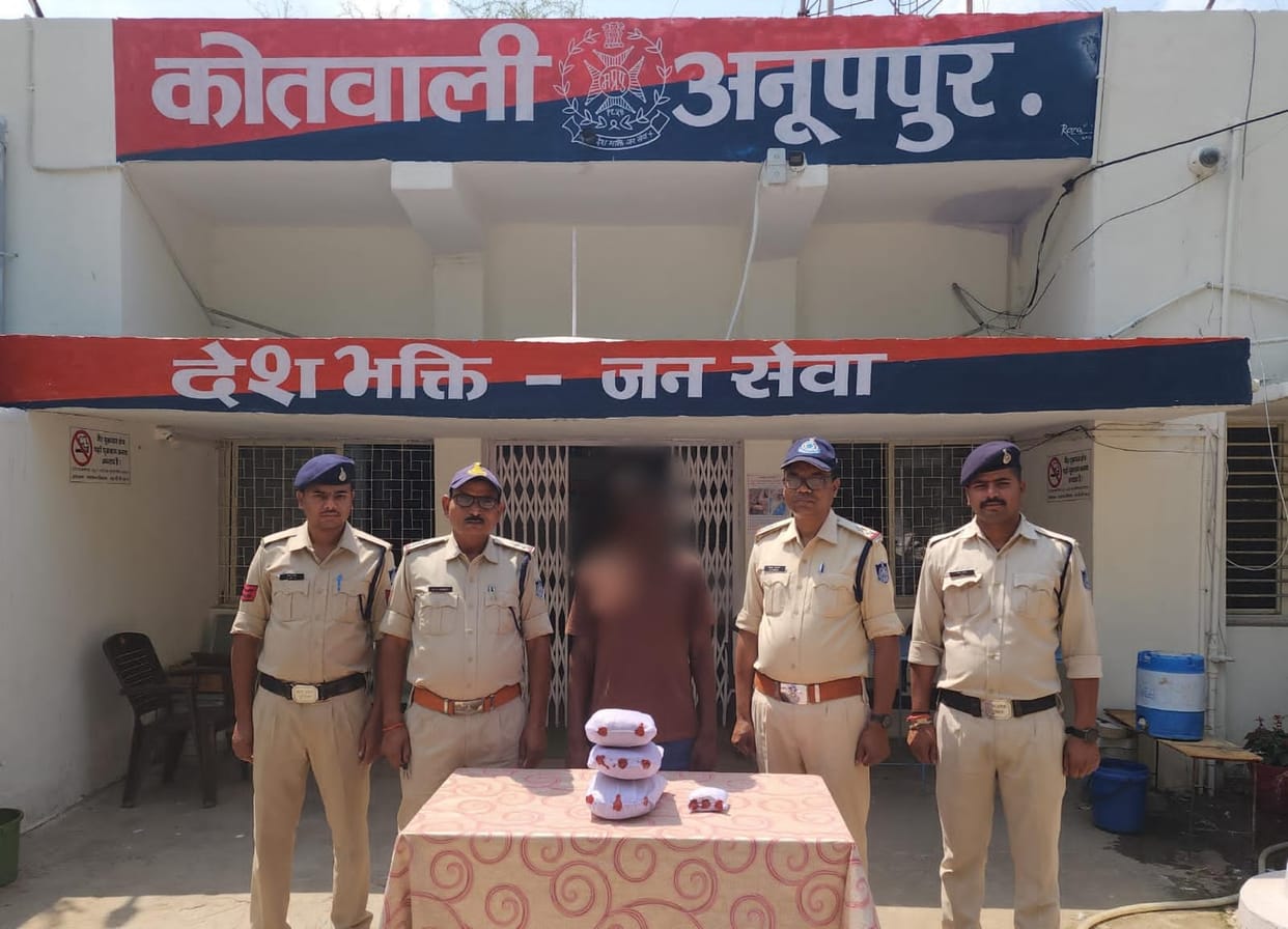Accused arrested along with 3 kg ganja, SP Announces Reward For the Team