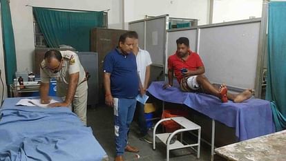 Arrah News: खेत में छिपे बदमाशों ने बालू लोड कर जा रहे ट्रक ड्राइवर को मारी गोली, मामले की जांच में जुटी पुलिस Arrah News: Miscreants hiding in the fields shot the driver carrying the truck.
