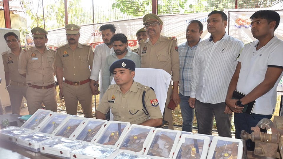 Illegal arms manufacturing factory caught in Aligarh