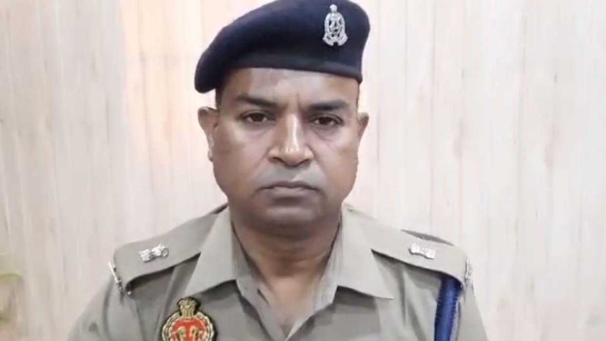 Couple complaint to SP for scam of money and land police FIR in azamgarh