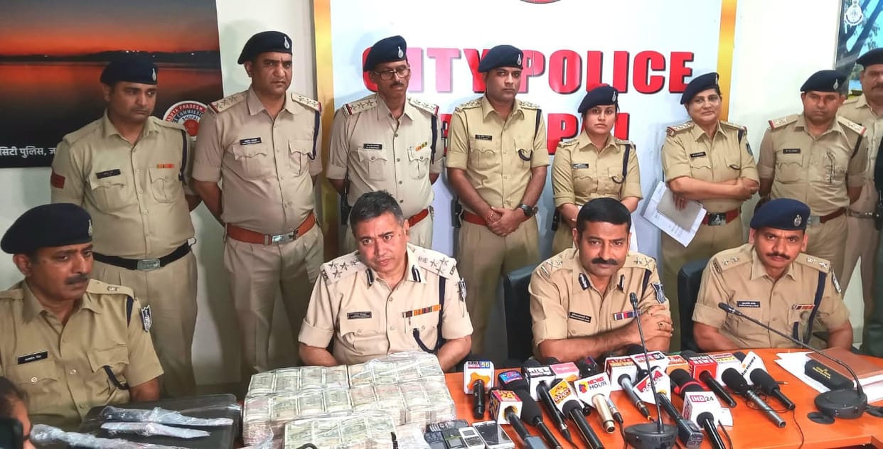 MP News: Robbery at the house of a female doctor in Chunabhatti, 50 lakhs and 20 tola gold looted, minor serva