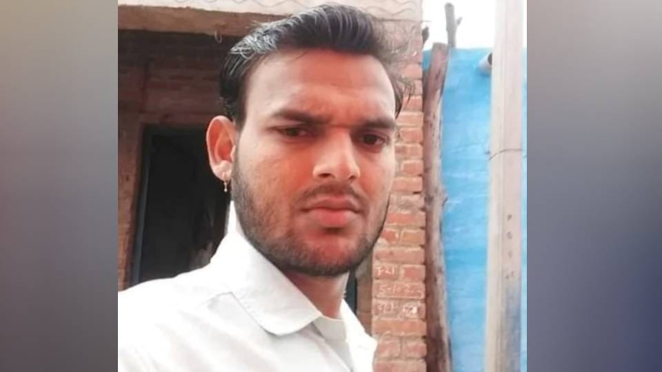 Two people died including confectioner in head on collision between bikes in Firozabad