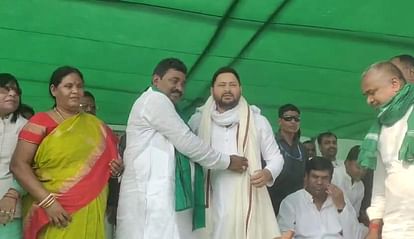 Bihar:  29 councilors including Gaya Zilla Parishad President and Vice President joined RJD, Tejashwi Yadav