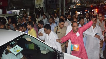 सांसद समर्थकों ने प्रदेश अध्यक्ष के सामने किया हंगामा