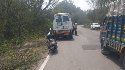 Uttarakhand Roadways bus overturns on the roadside between Kotdwar Najibabad passengers injured Uttarakhand