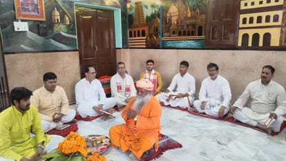 Chief priest Yogi Kamal Nath worshiped Shailputri in Gorakhnath temple in gorakhpur