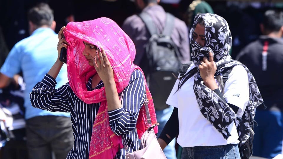 Weather in UP: Temperature goes down in Uttar Pradesh.