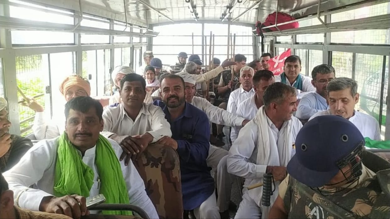 Hisar: Farmers who were going to ask questions to CM at Uklana rally detained