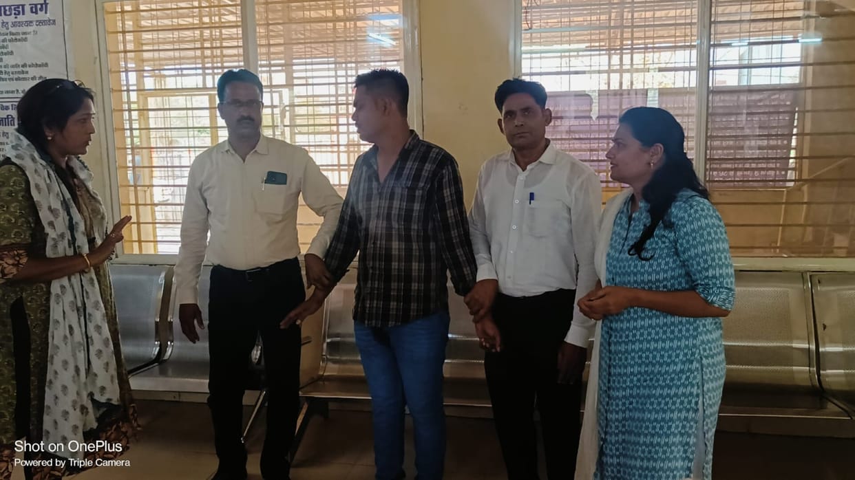 MP News: Berasia Nani's accountant caught taking bribe of Rs 20 thousand, was demanding money from the contrac