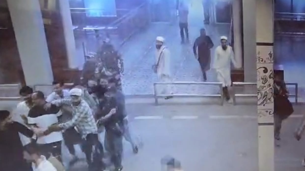 Lucknow: CCTV revealed no one tried to stop smugglers to running away on Lucknow Airport.