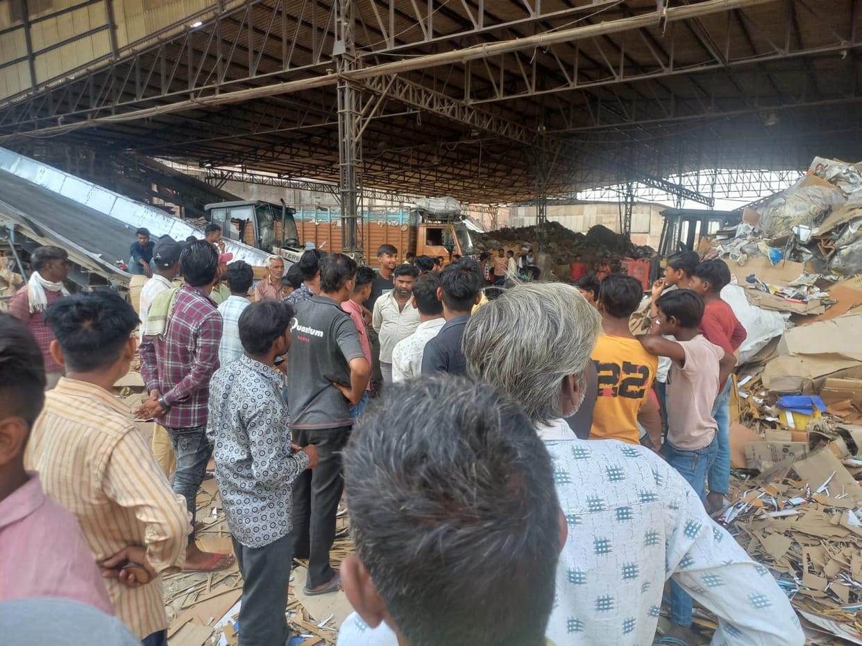 Roorkee News Labourer dies after being hit by machine mobile lead found stuck in ears