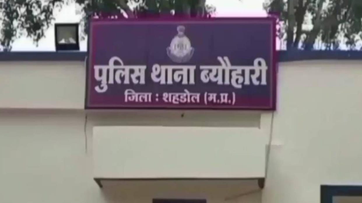 55 year old woman struck by lightning dies on the spot husband seriously injured