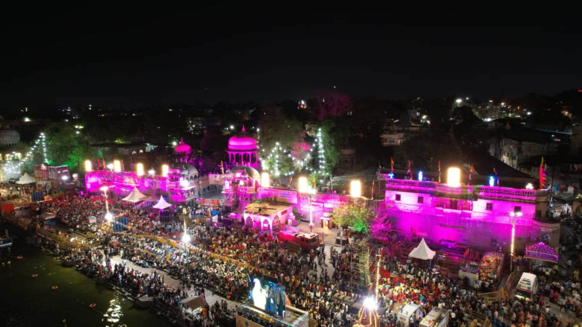 Shiv Jyoti Arpanam Ujjain Shipra ghats illuminated with five lakh 51 thousand lamps see photos