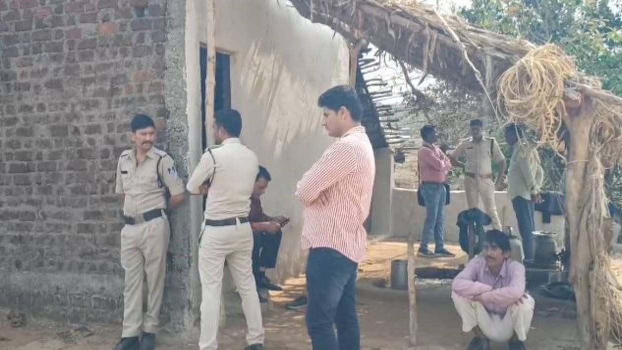 Sagar News Four year old girl missing while sleeping at home with parents