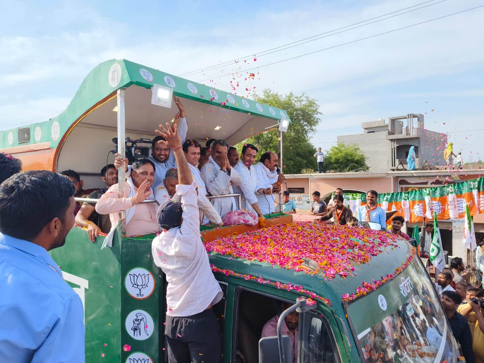 Chaudhary Jayant Singh and Minster Sanjeev Balyan road show in Muzaffarnagar, see photos