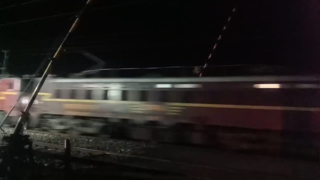 Negligence of Indian Railway: Major accident averted in Khagaria, railway gate remained open and train passed