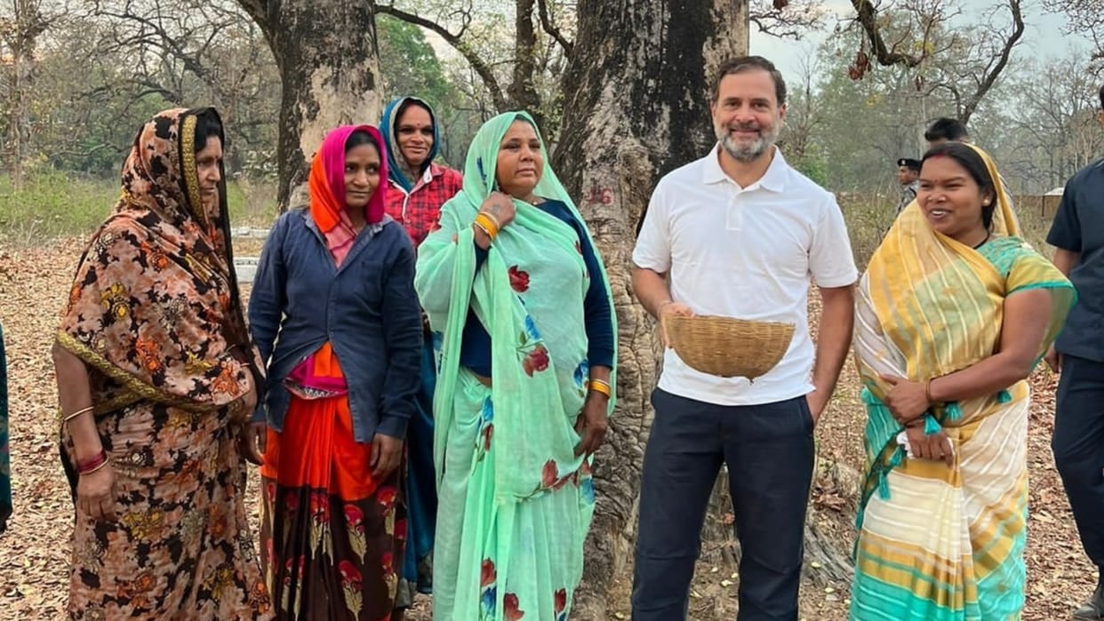 Rahul Gandhi Stuck In Shahdol Fuel Helicopter Umaria Mahua With Tribal Women