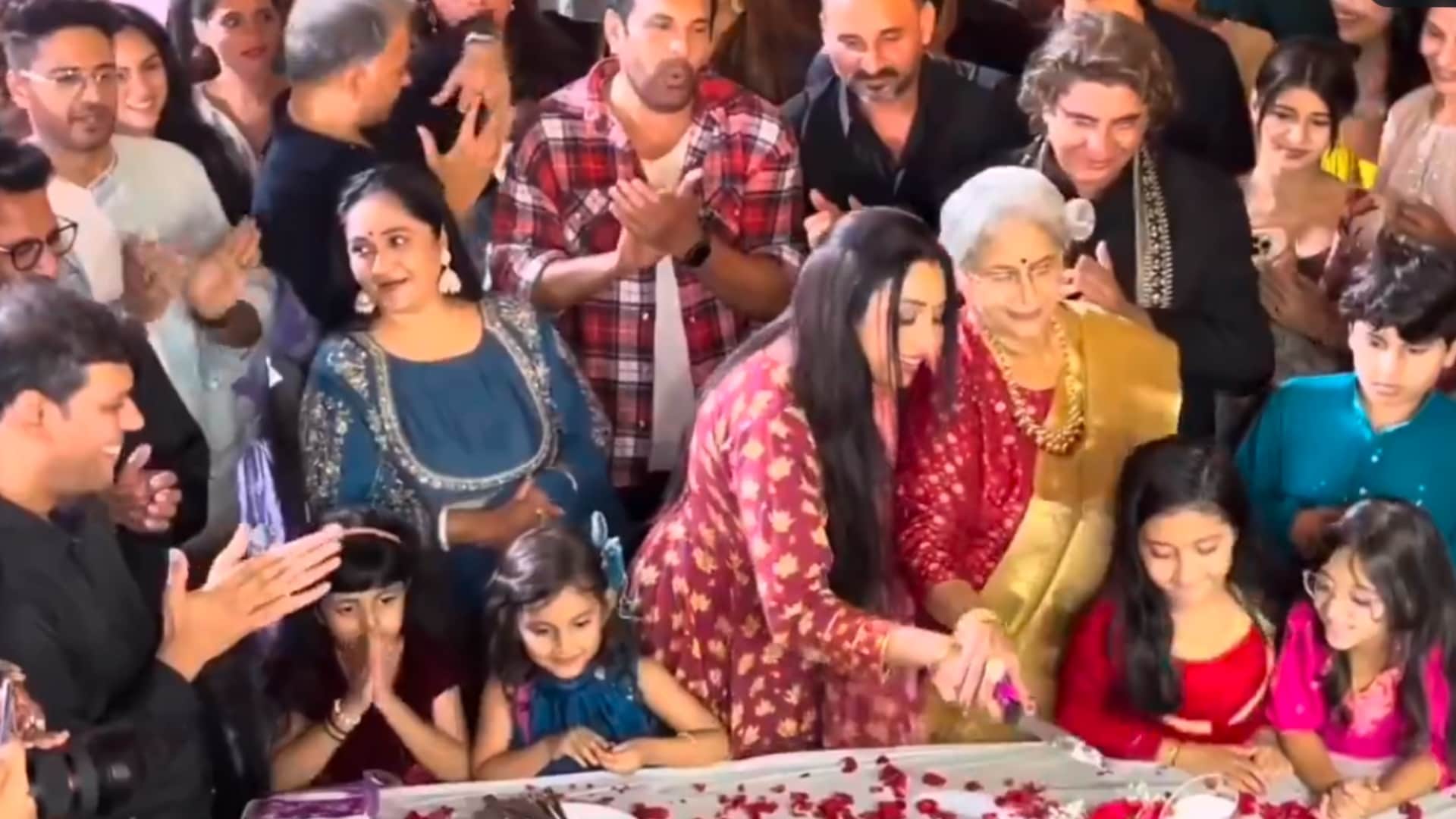 Anupamaa Yeh Rishta Kya Kehlata hai Batein Kuch Ankahee Si Aai Kuthe Kay Karte cast in Rajan Shahi Iftar Party