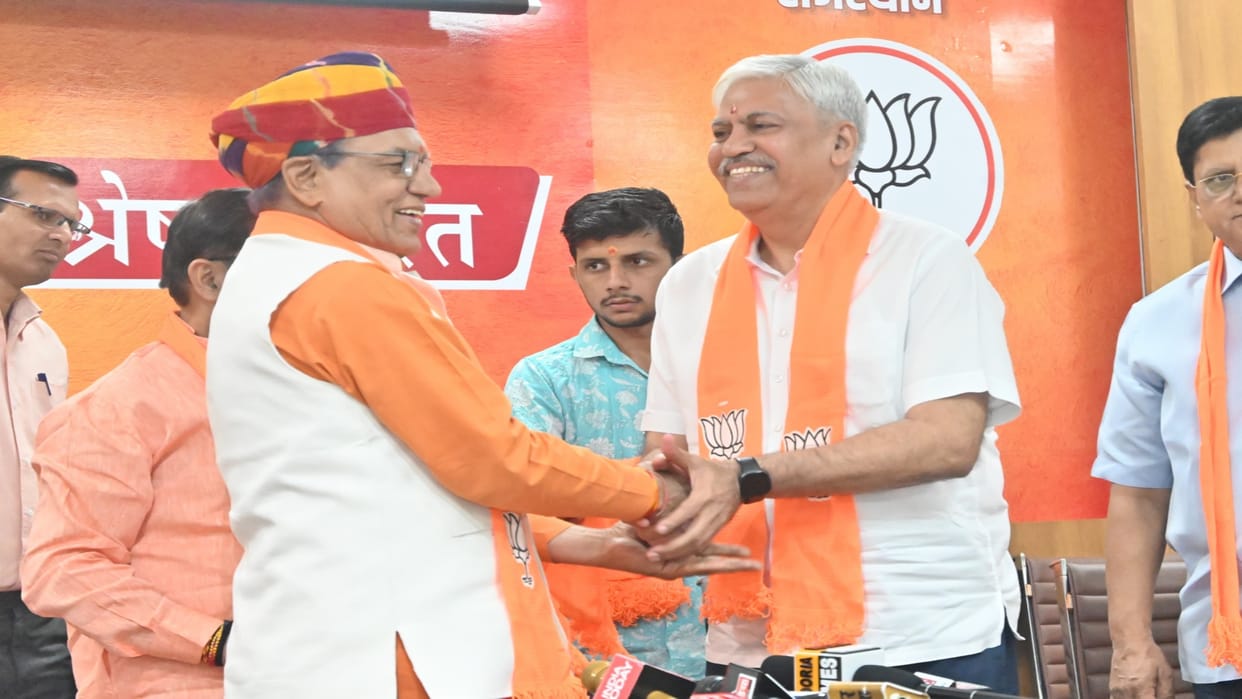 Jaipur News: Former DGP BL Soni takes membership of BJP, accuses Ashok Gehlot of abusing the youth