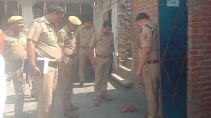 Rampur: तीन साल की मासूम का बोरी में मिला शव, दोनों पैर कटे और बंधे मिले हाथ, दो दिन से थी लापता थी बच्ची Rampur: Dead body of three year old child found in sack, both legs cut and hands found tied