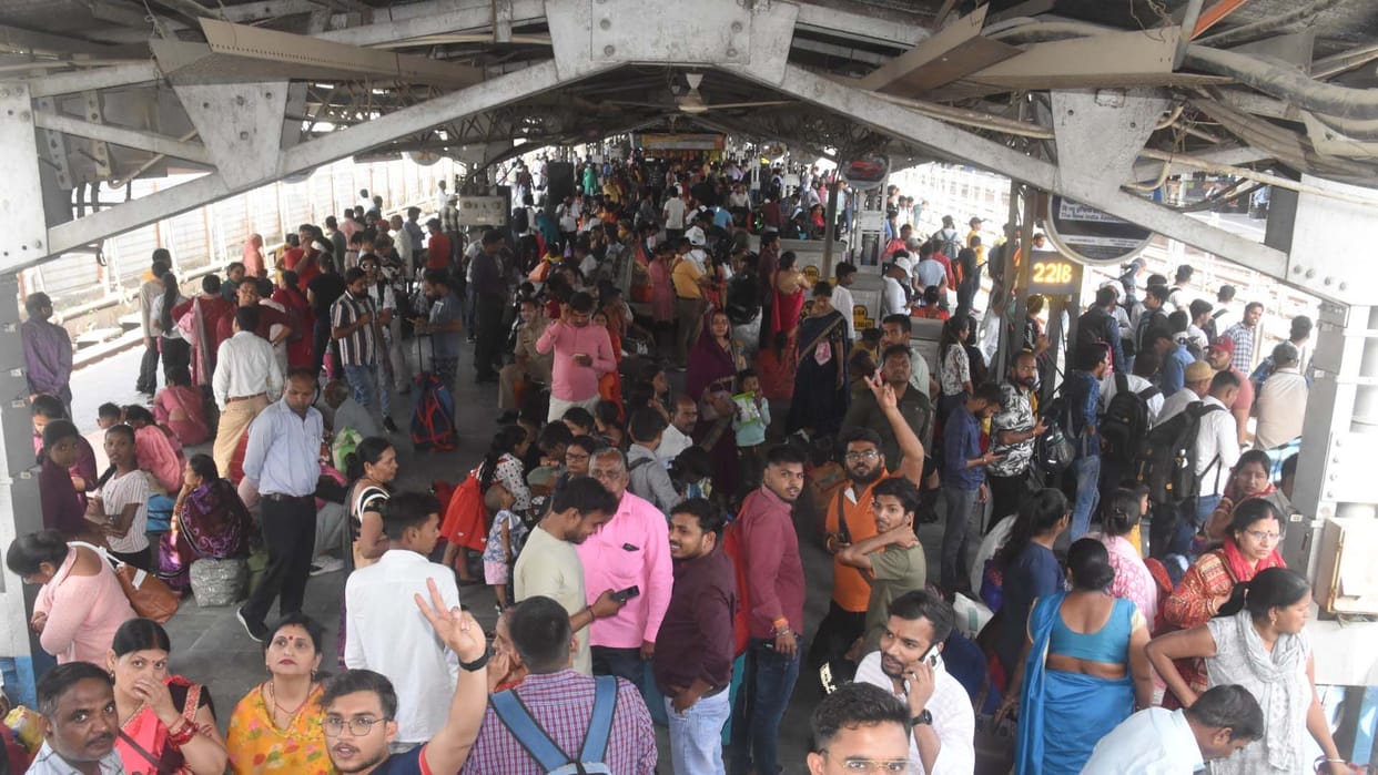 Kanpur: Seats full even in special trains