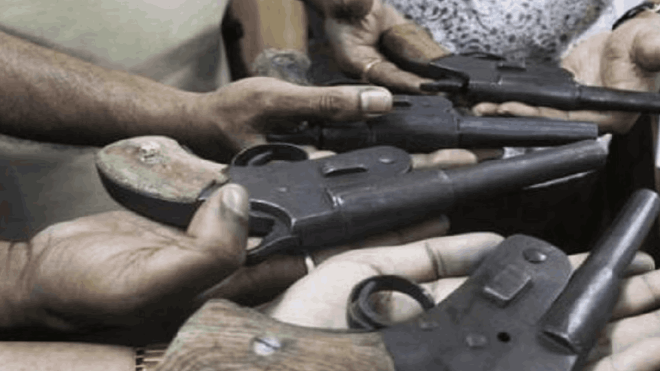 Eighth class student arrived at school with a pistol, created an uproar when he showed it to fellow students