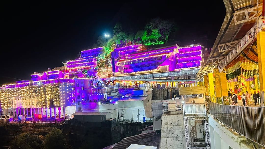 Vaishno Devi The Pahalgam terrorist attack and heavy rains floods and landslides have halted the pilgrimage 2.