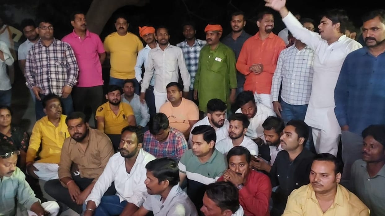 BJP leaders strike on police station case of three injured knife Attack