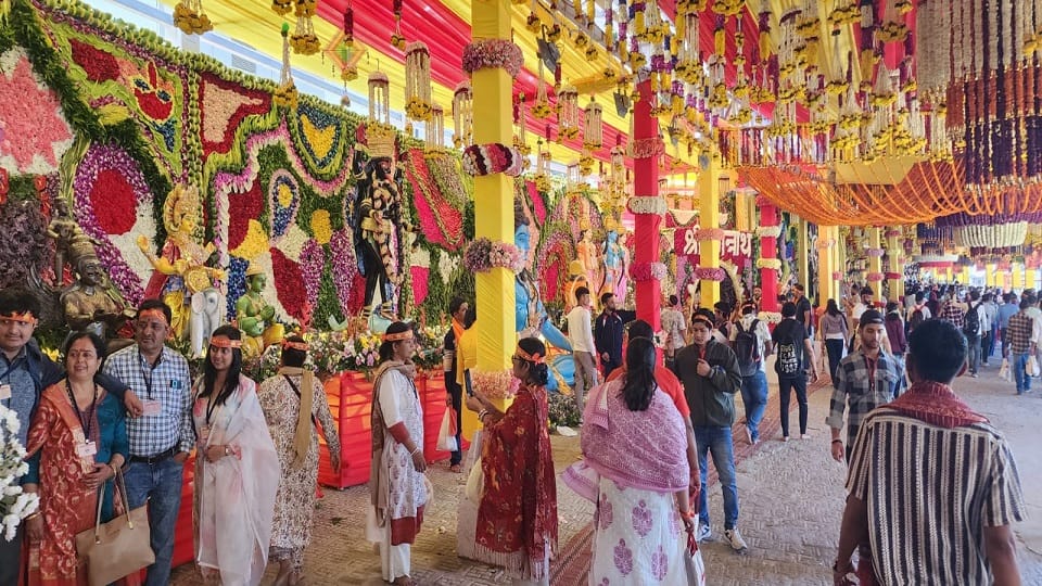 Jammu: 35 thousand devotees bowed down in the court of Maa Vaishno on the first Navratri
