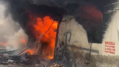 Fire in Mundka and Gandhi Nagar, no casualties in both the accidents