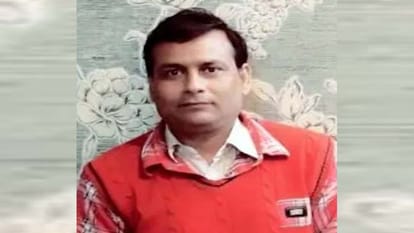 Auraiya: 10 हजार की रिश्वत लेते बिजली विभाग का कर्मचारी एंटी करप्शन टीम के हत्थे चढ़ा Auraiya: Electricity department employee caught by anti corruption team while taking bribe of Rs 10 thousand