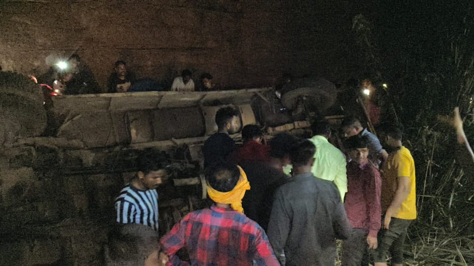 Durg bus accident horrific scene all around sounds of screaming and shouting everywhere