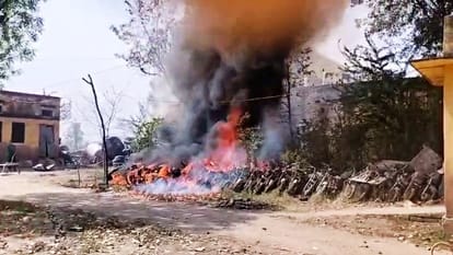 Deeg News: Fire broke out in seized goods in police station, about 50 bikes and other items got burnt