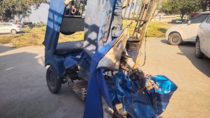 Accident in Moga; Pickup lost balance, hit people standing at bus stop, three died