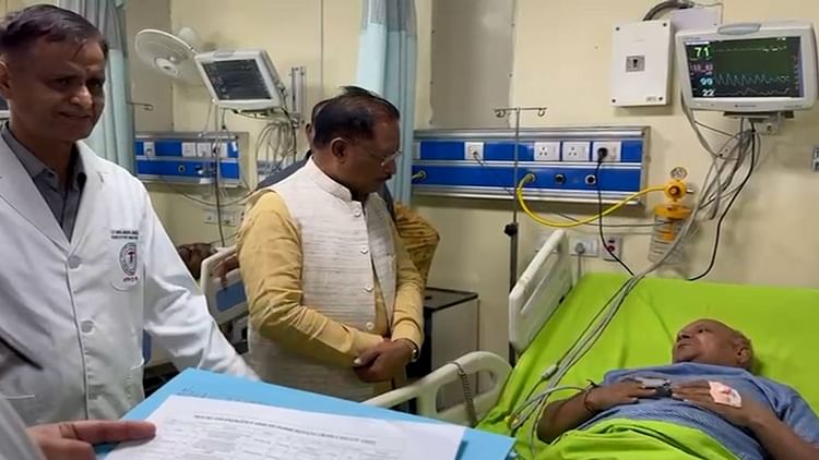 CG Bus Accident: बस दुर्घटना में घायलों के हाल-चाल जानने एस्म पहुंचे सीएम साय, बेहतर इलाज के दिए निर्देश