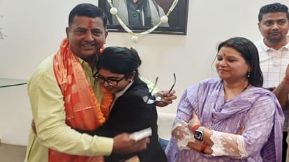 Allahabad Lok Sabha and Phulpur BJP hit many targets with one stone on the pretext of Neeraj and Praveen