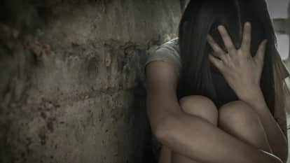 UP: Youth lures girl inside house with toffee, Trying to misdeeds