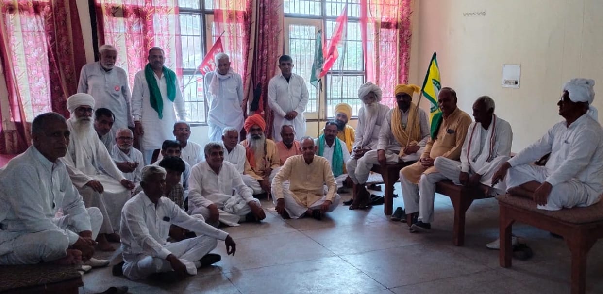 Hisar: Farmers going to ask questions to former CM Manohar Lal detained
