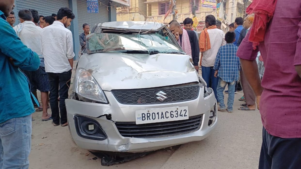 A woman crossing the road was hit by a car in muzaffarpur