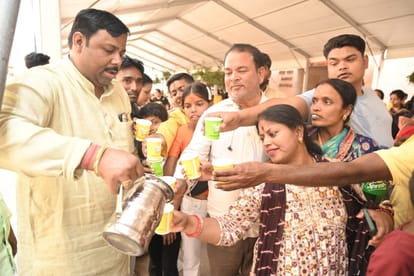 Kashi Vishwanath Dham give Bel juice and lemonade to devotees