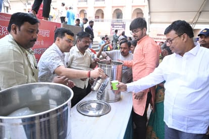 Kashi Vishwanath Dham give Bel juice and lemonade to devotees