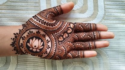 Eid Mehndi Designs 2024 simple mehndi design front hand 2024