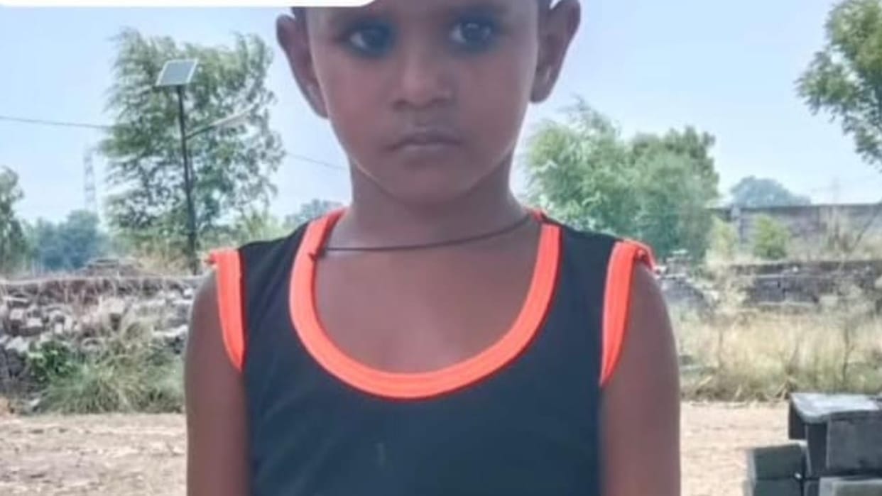 LKG student died after falling from auto while returning home from school in varanasi