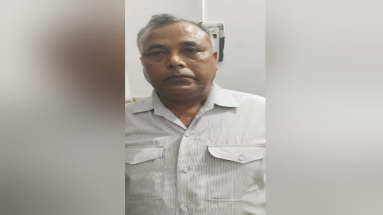 Anti corruption team arrested junior engineer during taking bribe in Kharkhoda, Meerut
