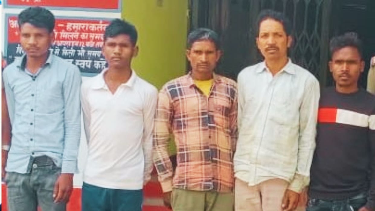 Girlfriend suicide after cheated in love boyfriend throws body in well five arrested in sonbhadra