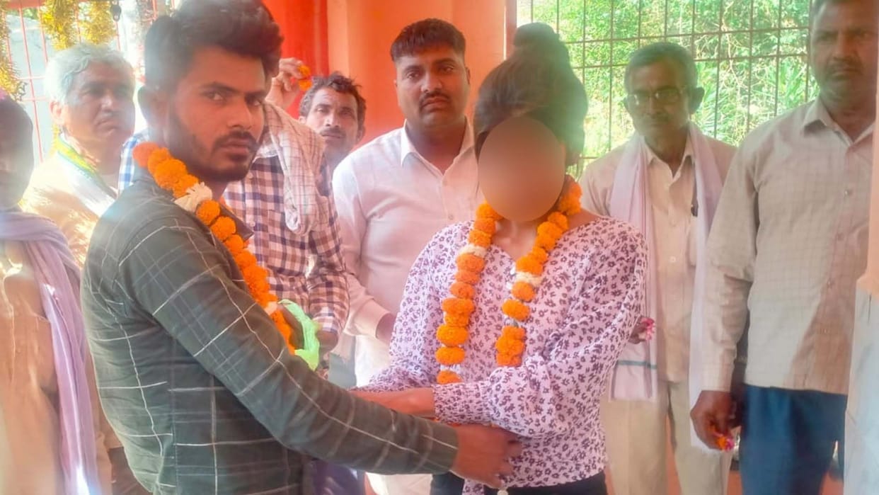 Kanpur Dehat: Love couple got married in Shiv temple located in police station premises